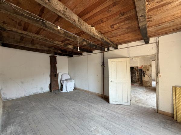 Ancienne ferme à rénover avec terrain constructible
