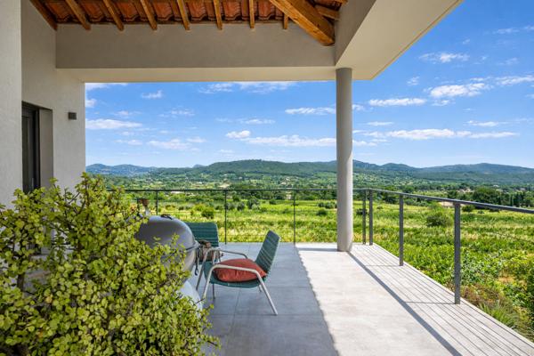 Superbe villa à  l'architecture moderne et aux prestations haut de gamme:  « Un art de vivre entre nature, élégance et Méditerranée ! »