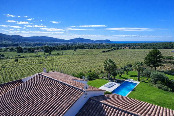 Superbe villa à  l'architecture moderne et aux prestations haut de gamme:  « Un art de vivre entre nature, élégance et Méditerranée ! »