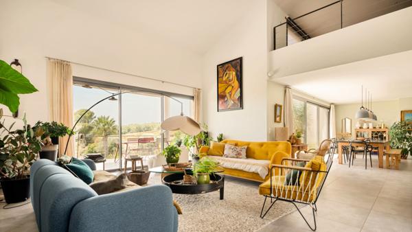 Superbe villa à  l'architecture moderne et aux prestations haut de gamme:  « Un art de vivre entre nature, élégance et Méditerranée ! »