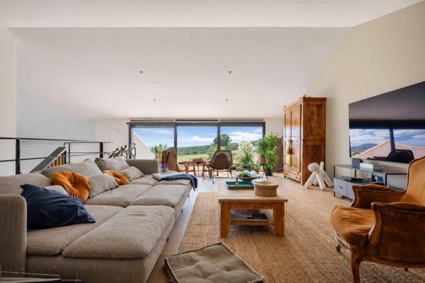 Superbe villa à  l'architecture moderne et aux prestations haut de gamme:  « Un art de vivre entre nature, élégance et Méditerranée ! »