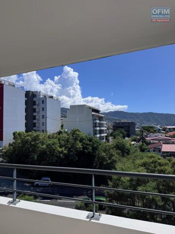 A louer bel appartement de type F3 lumineux sur la résidence BOIS DE SENTEUR avenue GEORGES BRASSENS à Sainte Clotilde.