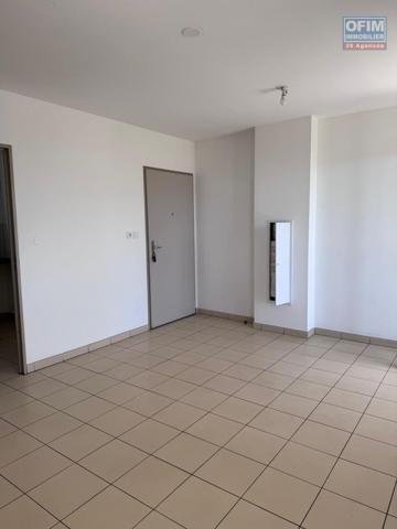 A louer bel appartement de type F3 lumineux sur la résidence BOIS DE SENTEUR avenue GEORGES BRASSENS à Sainte Clotilde.