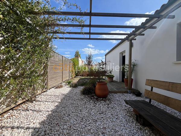 Vente
                Maison70,72 m² - 3 Pièces -
                    VAUX SUR MER (17640)