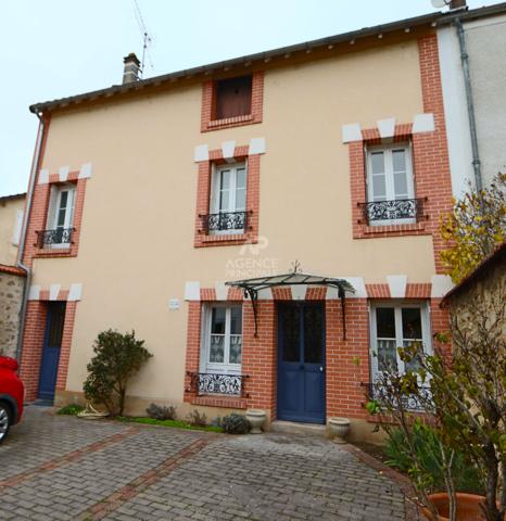 Maison Carrières Sous Poissy 8 pièce(s) 203 m2 €549 000 ** - Référence 8097
