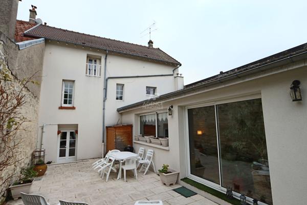 Maison Carrières Sous Poissy 8 pièce(s) 203 m2 €549 000 ** - Référence 8097