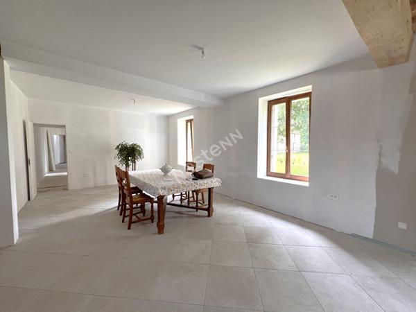 Ensemble immobilier avec fermette et bâtiments sur 2,6 hectares à VAL-FOUZON (INDRE 36)