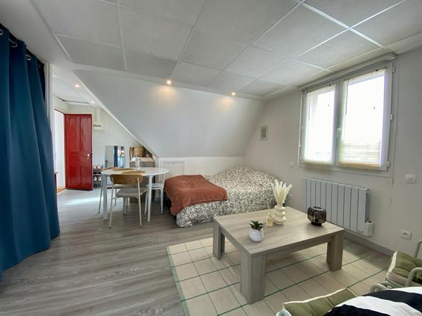 A LOUER - Studio meublé centre de SAINT MEEN LE GRAND