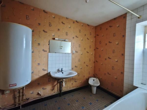 Coeur de ville ! Appartement à rénover de type T2 avec garage