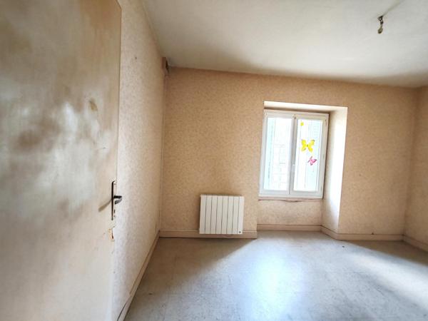 Coeur de ville ! Appartement à rénover de type T2 avec garage