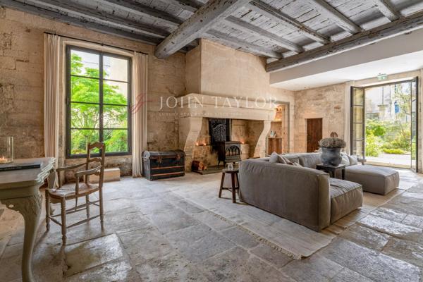 Vente Hôtel Particulier de Prestige - 1 200 m² - Proche Saint-Rémy-de-Provence