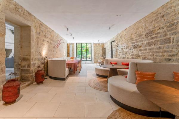 Vente Hôtel Particulier de Prestige - 1 200 m² - Proche Saint-Rémy-de-Provence