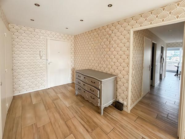 Appartement lumineux 3 pièces 83 m2 Vue Mer à vendre Secteur Michelet 13009 Marseille