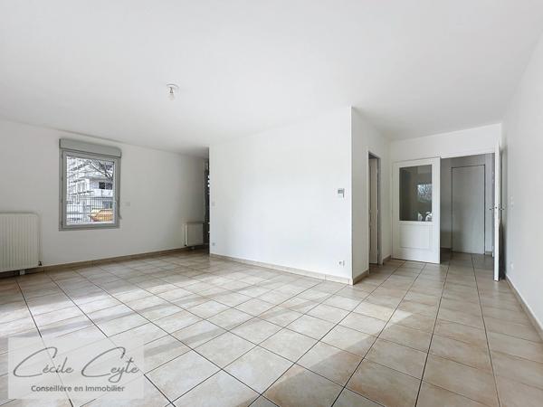 MEYLAN Buclos 4 pièces en rez de jardin avec garage et parking