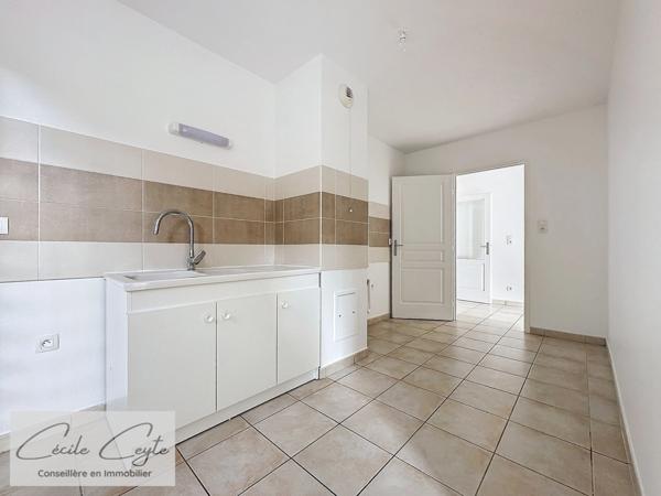 MEYLAN Buclos 4 pièces en rez de jardin avec garage et parking