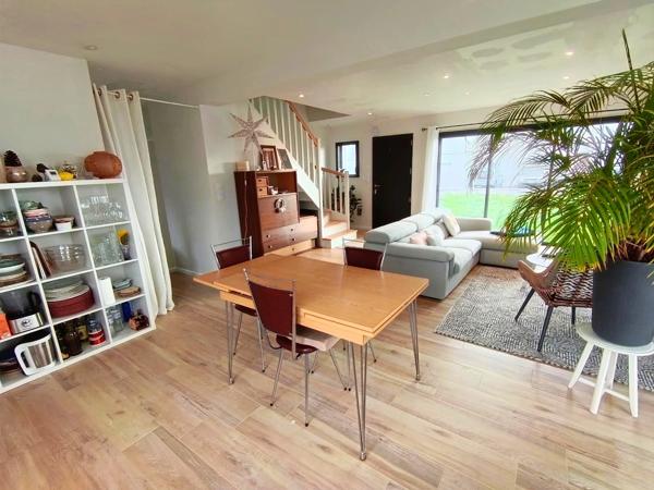 MAISON D'HABITATION 6 PIECES - 112 M² - TERRAIN 373 M²