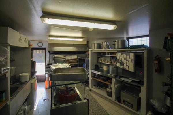 MAISON DE VILLAGE  179 M² AVEC BALCONS AUX CHAMBRES  130000  AUREL 84390