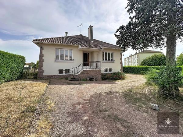Vente                                                      Maison
                        
                     5 pièces                      135 m2                     à Saint-Just-la-Pendue
