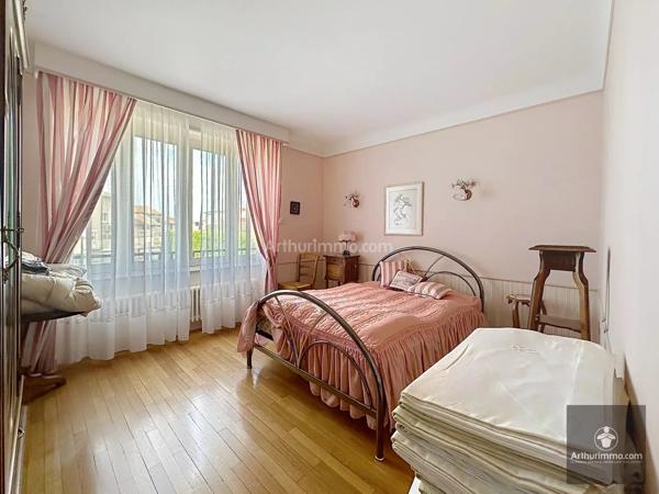 Vente                                                      Maison
                        
                     5 pièces                      135 m2                     à Saint-Just-la-Pendue