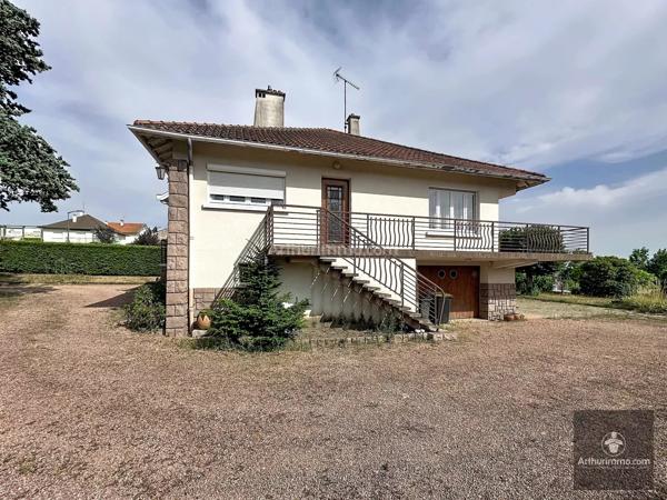 Vente                                                      Maison
                        
                     5 pièces                      135 m2                     à Saint-Just-la-Pendue