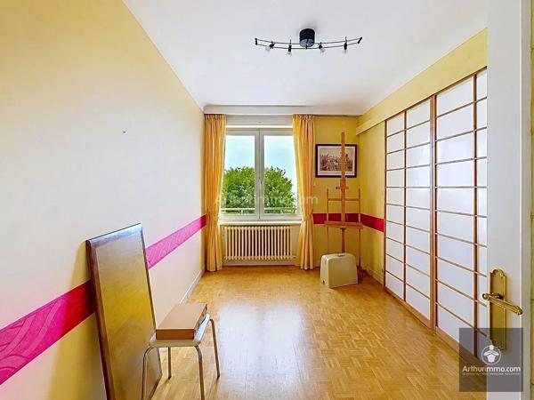 Vente                                                      Maison
                        
                     5 pièces                      135 m2                     à Saint-Just-la-Pendue