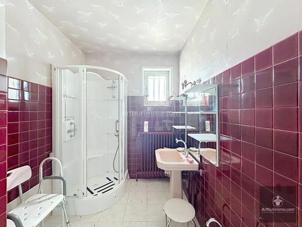 Vente                                                      Maison
                        
                     5 pièces                      135 m2                     à Saint-Just-la-Pendue