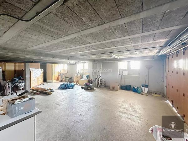 Vente                                                      Maison
                        
                     5 pièces                      135 m2                     à Saint-Just-la-Pendue