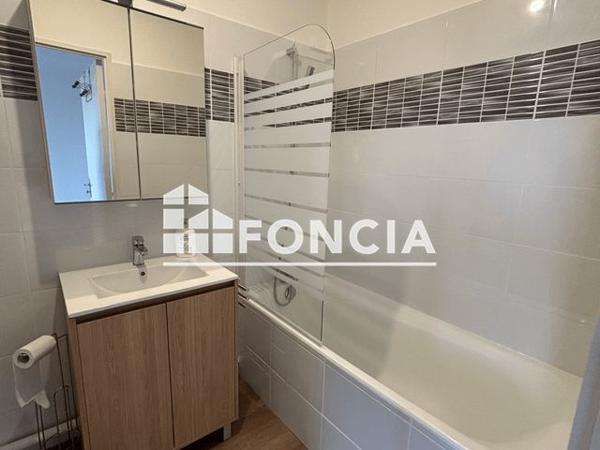 Location Studio 25.1 m² - 12 B RUE HENRI FABRE - RESIDENCE LE ST CLAIR - APT 45 - 4IEME ETAGE Orange 84100