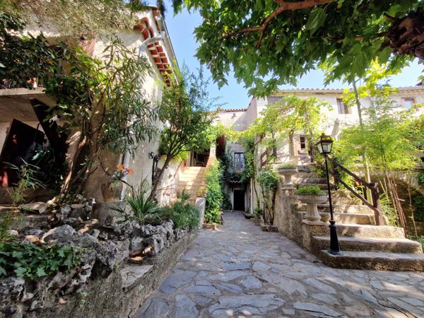Charmante maison de village en pierre avec cour et jardin Saint-Christol-lès-Alès (30380)