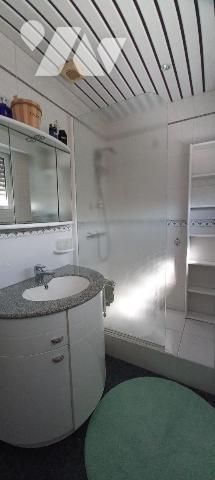 Cappelle-la-Grande (59180) maison de ville des années 1972 édifiée sur 271 m². Elle offre une e...