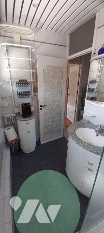 Cappelle-la-Grande (59180) maison de ville des années 1972 édifiée sur 271 m². Elle offre une e...