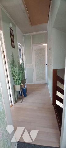 Cappelle-la-Grande (59180) maison de ville des années 1972 édifiée sur 271 m². Elle offre une e...