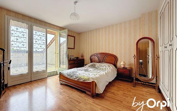 Maison à vendre    6 pièces • 152,40 m2 Saint-Éloy-les-Mines