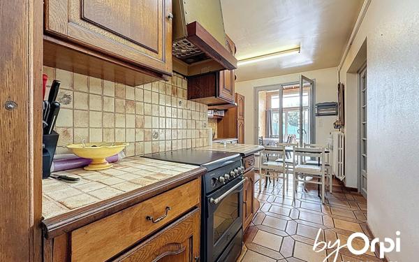 Maison à vendre    6 pièces • 152,40 m2 Saint-Éloy-les-Mines