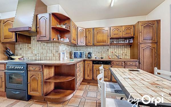 Maison à vendre    6 pièces • 152,40 m2 Saint-Éloy-les-Mines