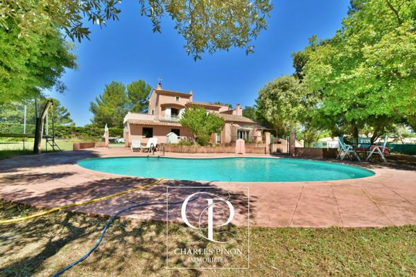 Maison à vendre 8 pièces SAINT CANNAT (13)