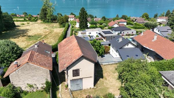 Tresserve (vue lac du Bourget) tenements immobilier de 280 m2 env avec corps de ferme, garage, atelier.