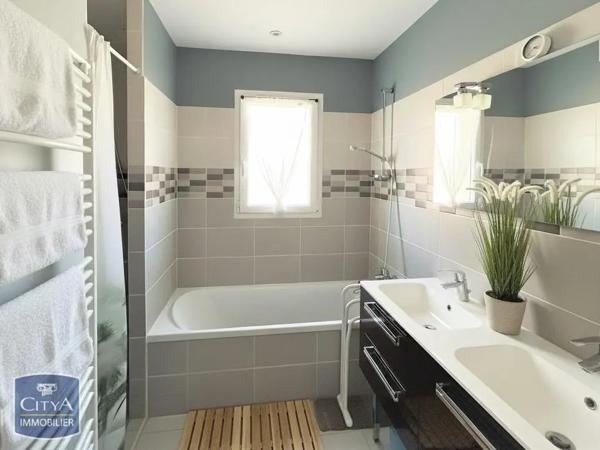 Maison à vendre 5 pièces 99m² Surgères (17700)