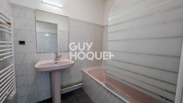 Appartement Villeurbanne  2 pièce(s) 52 m2 Dernier étage vu sur Cour