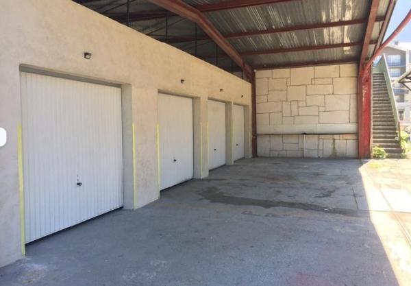 Rare : 4 garages + 4 parkings, idéal investisseur