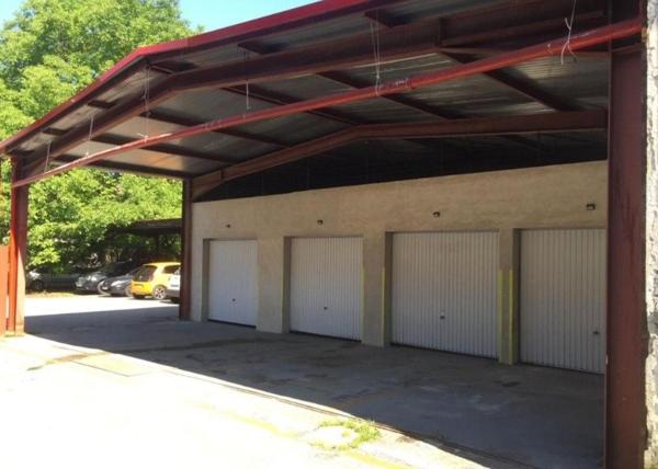 Rare : 4 garages + 4 parkings, idéal investisseur