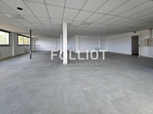 À VENDRE , PLUSIEURS BUREAU X à DOUVRES-LA-DÉLIVRANDE