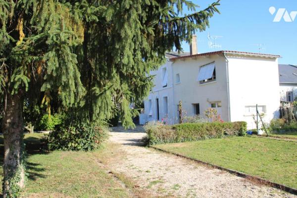 NIORT CENTRE, BELLE MAISON ANCIENNE DE 120M2 HABITABLE ABEC MAGNIFIQUE TERRAIN CLOS