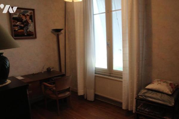 NIORT CENTRE, BELLE MAISON ANCIENNE DE 120M2 HABITABLE ABEC MAGNIFIQUE TERRAIN CLOS