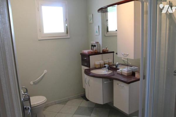 NIORT CENTRE, BELLE MAISON ANCIENNE DE 120M2 HABITABLE ABEC MAGNIFIQUE TERRAIN CLOS