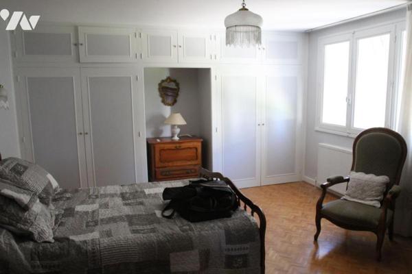 NIORT CENTRE, BELLE MAISON ANCIENNE DE 120M2 HABITABLE ABEC MAGNIFIQUE TERRAIN CLOS