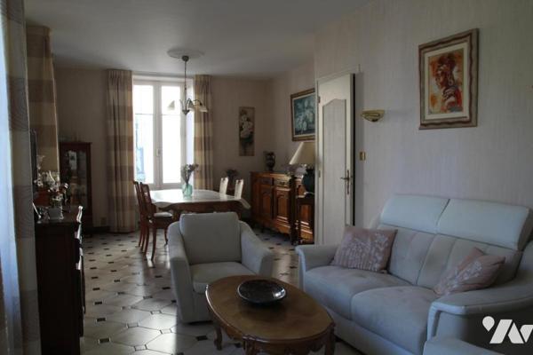 NIORT CENTRE, BELLE MAISON ANCIENNE DE 120M2 HABITABLE ABEC MAGNIFIQUE TERRAIN CLOS