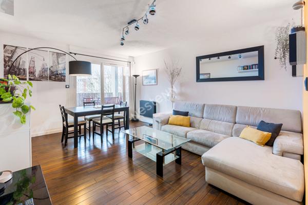 Appartement 4 pièces 79 m2, Villeurbanne, parking en sous-sol, traversant Est/ Ouest