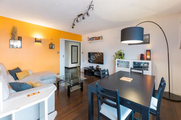 Appartement 4 pièces 79 m2, Villeurbanne, parking en sous-sol, traversant Est/ Ouest