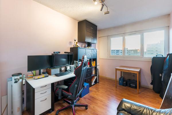 Appartement 4 pièces 79 m2, Villeurbanne, parking en sous-sol, traversant Est/ Ouest